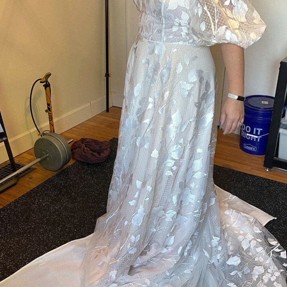 Tara LaTour Primrose Wedding Dress - Picture 3 of 6